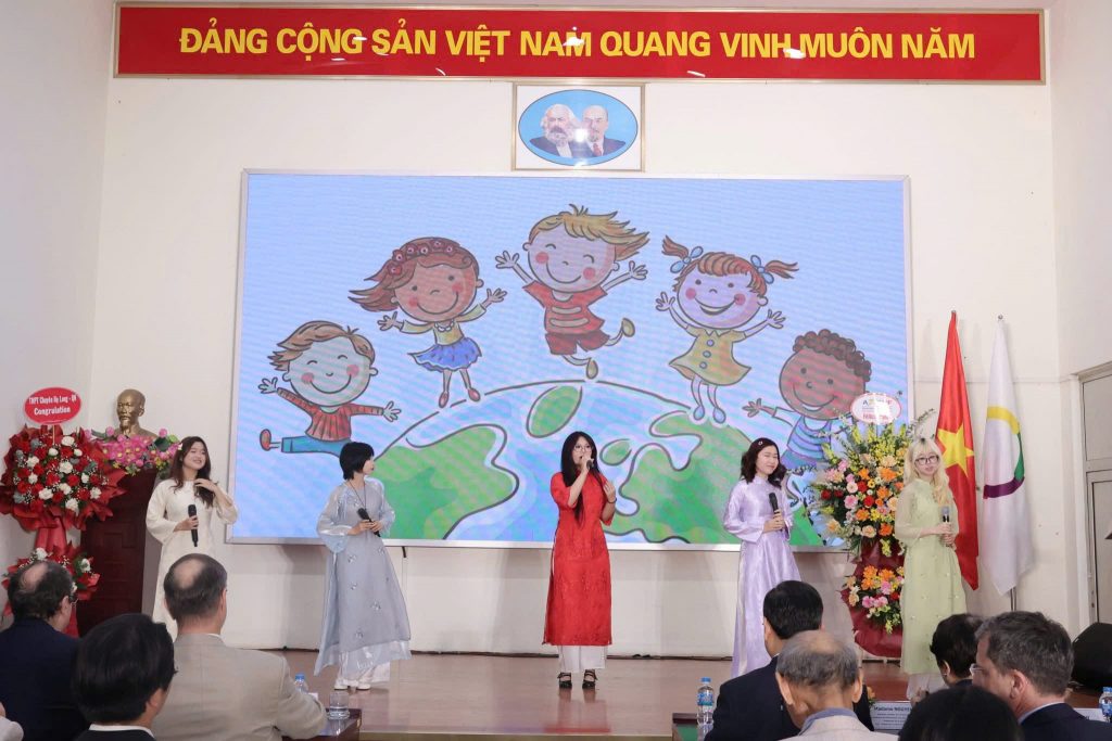 gen-h-z7628182532246_90505e73711aa0c6bd377efc939c19f4